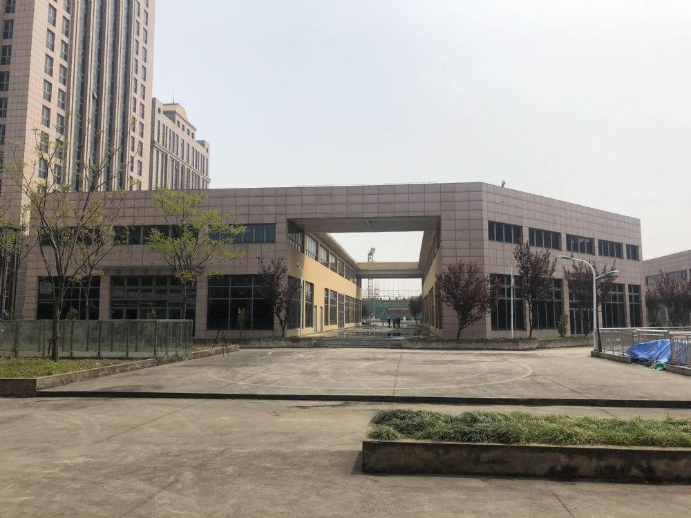 上海市松江区欧洲城洞泾镇8栋 