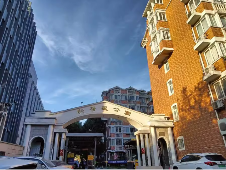 上海市宝山区新普盛公寓121栋1F 