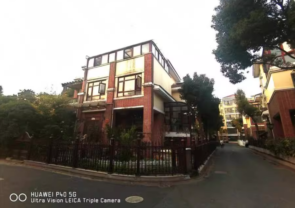 上海市金山区金悦华庭93栋1幢 