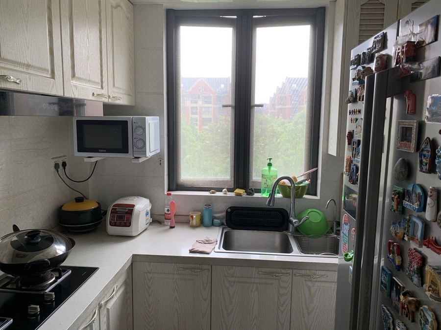 上海市宝山区美兰湖中华园铂境71栋4F 