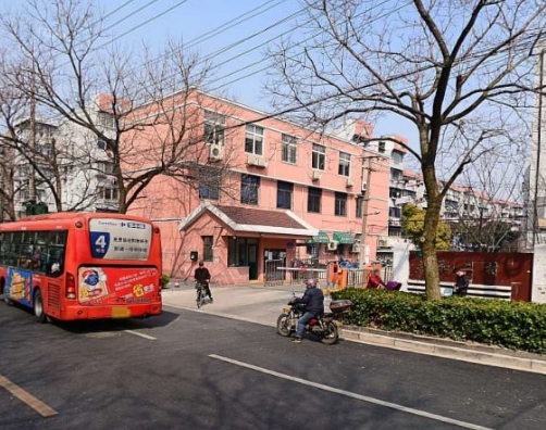 上海市宝山区共和二村11栋2F 