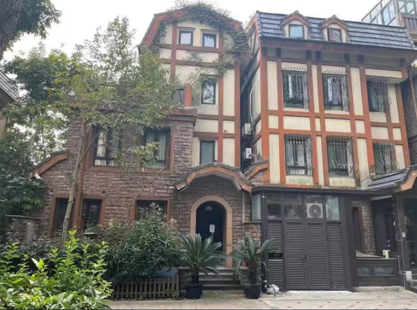 上海市浦东新区布鲁斯小镇185栋1-3F 