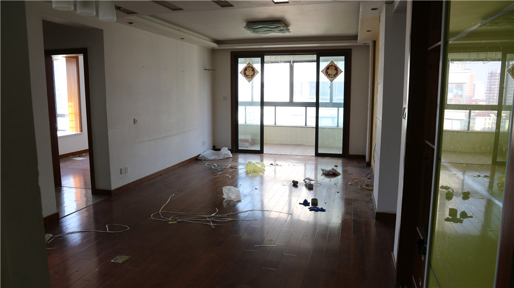 上海市宝山区三花现代城香梅苑11栋11F 