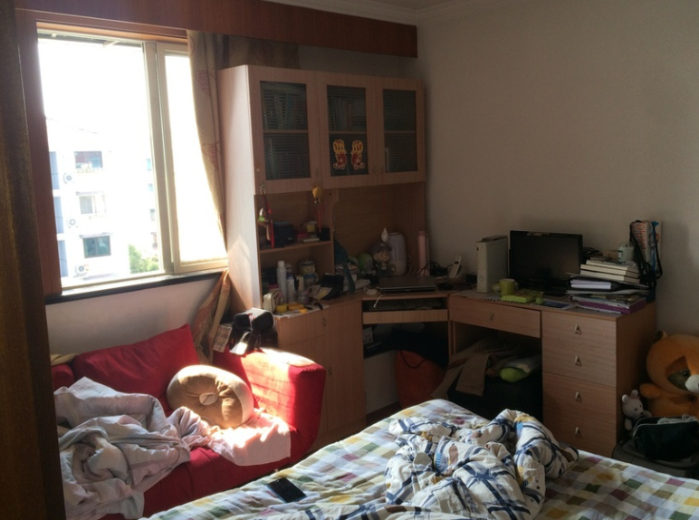 上海市长宁区绿园五村54栋6F 