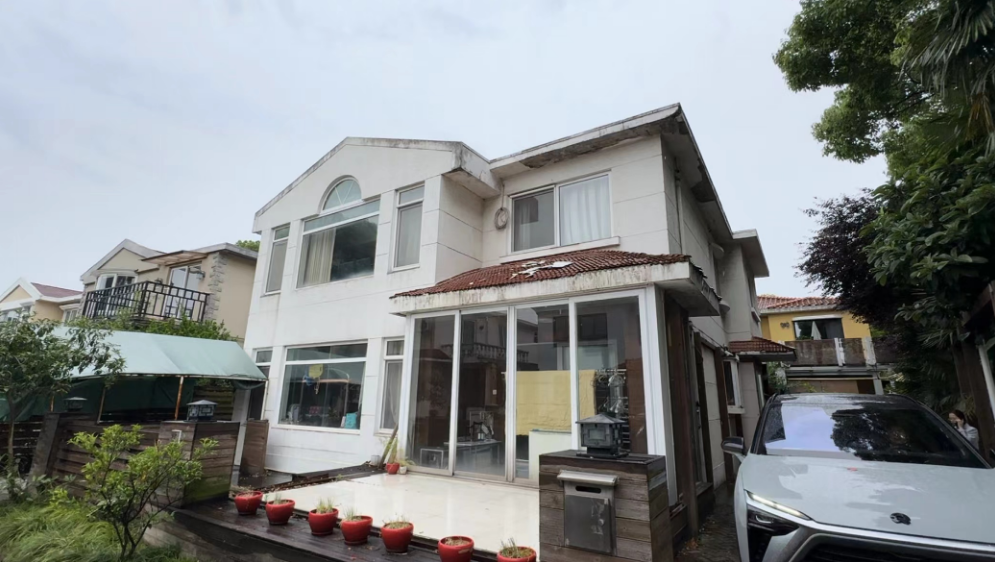 上海市青浦区久事西郊花园徐泾镇127栋 