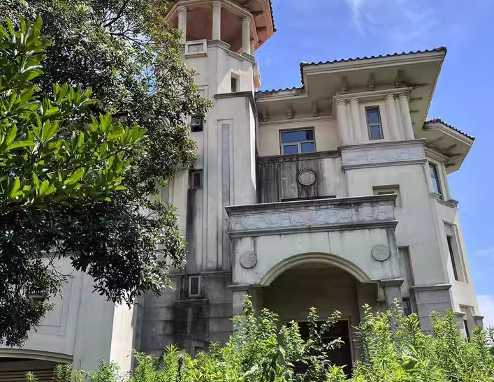 上海市奉贤区棕榈滩高尔夫别墅146栋全幢 