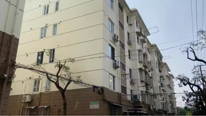 上海市虹口区新一小区17栋2F 