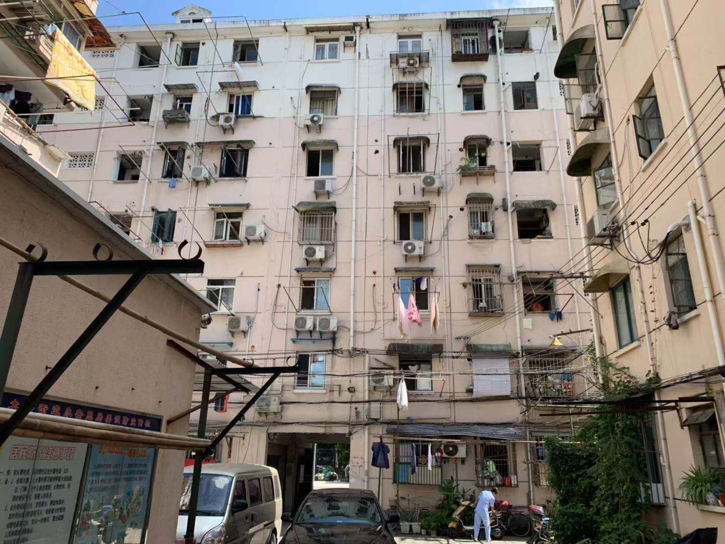 上海市杨浦区145弄小区1栋4F 