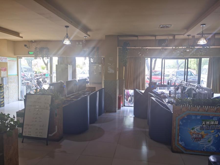 上海市奉贤区海岸景苑新柘东路111-113号1室 