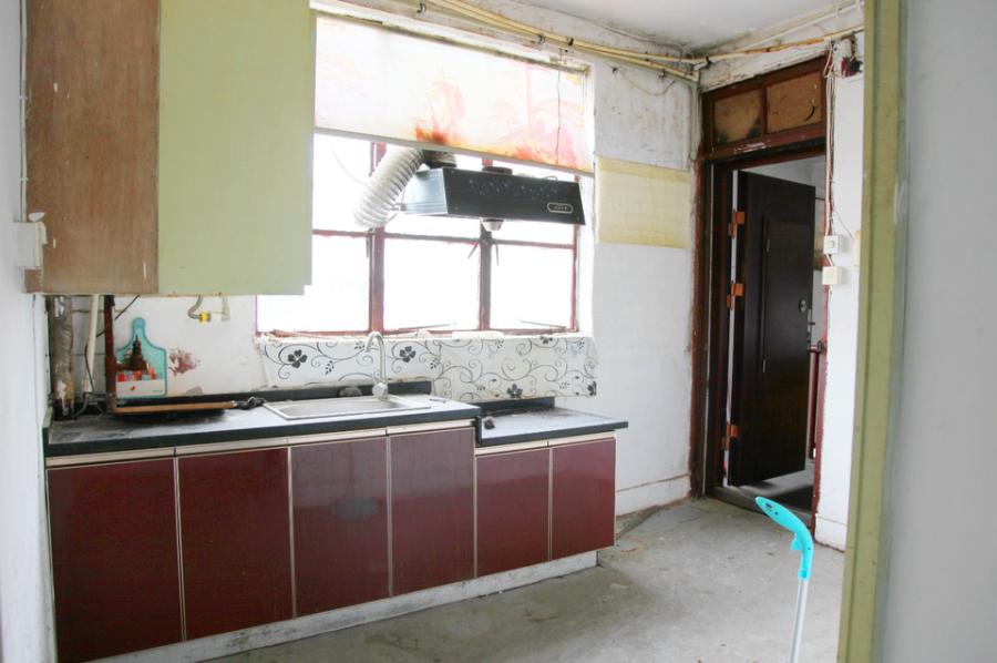 上海市崇明区八一路563号小区563栋6F 