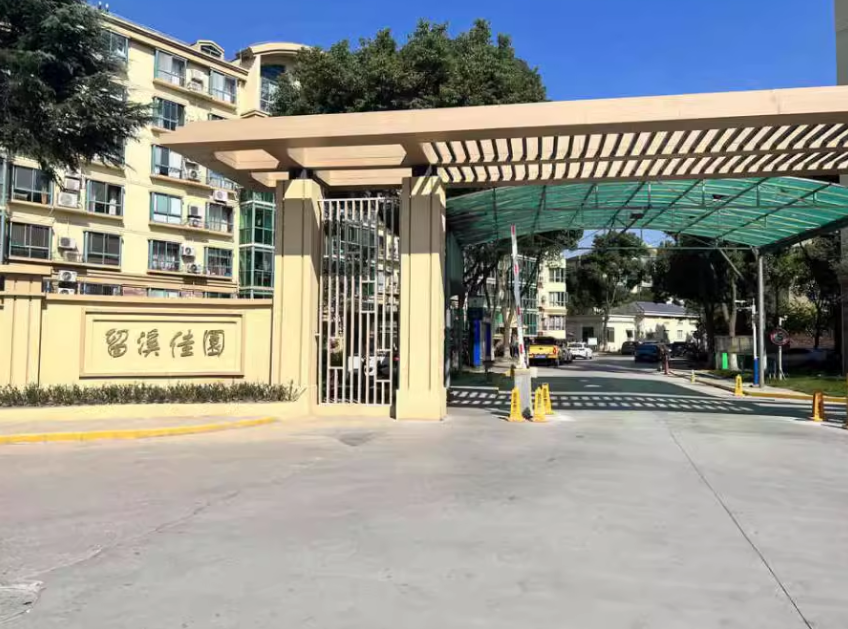 上海市金山区留溪佳园16栋1F 