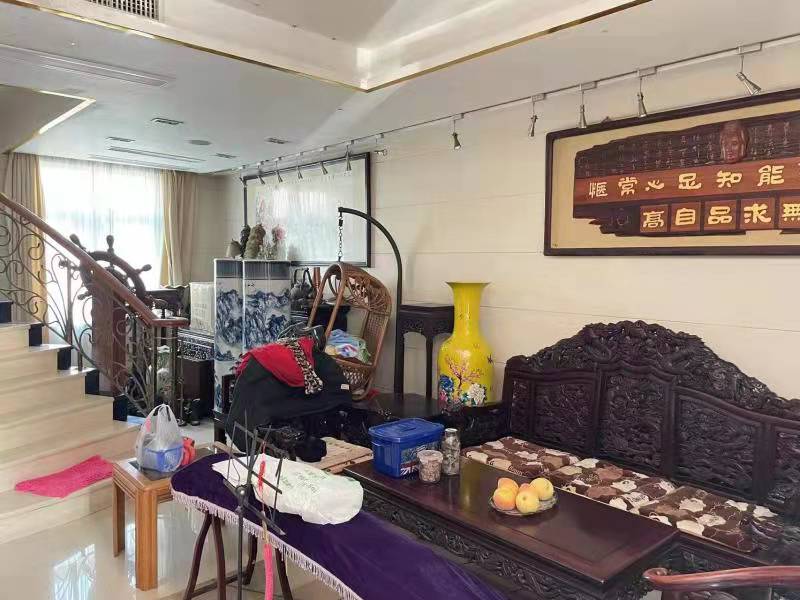 上海市青浦区桂花园33栋 