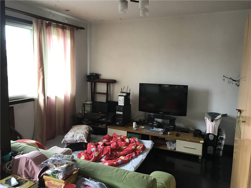 上海市闵行区龙柏三村17栋6F 