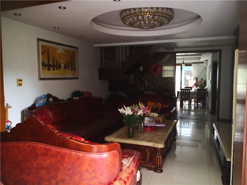 上海市闵行区剑桥馨苑46栋1F 