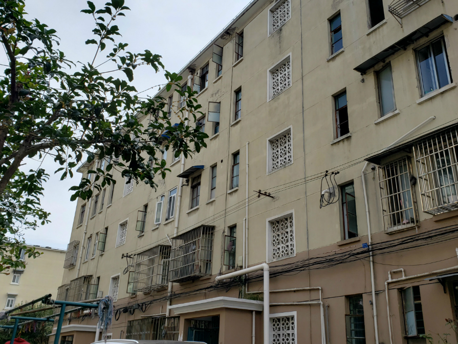 上海市宝山区海滨二村91栋5F 