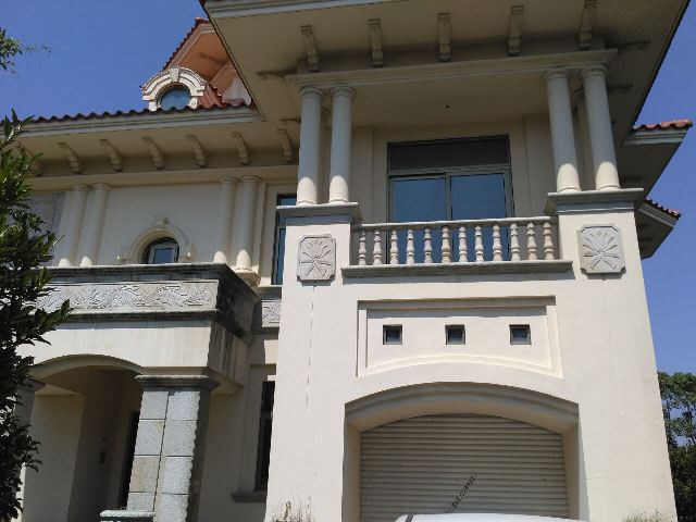 上海市奉贤区棕榈滩高尔夫别墅294栋 