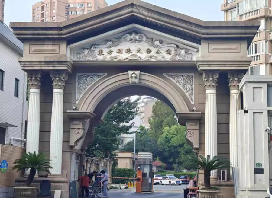 上海市静安区东方明珠大宁公寓27栋4F及室内家具等物品 