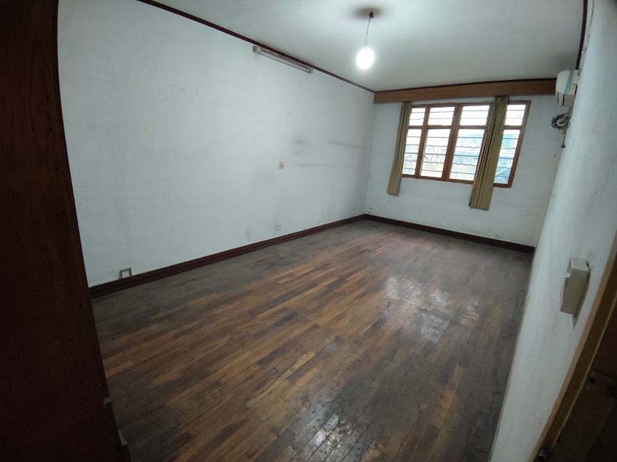 上海市闵行区氯碱生活小区95栋1F 