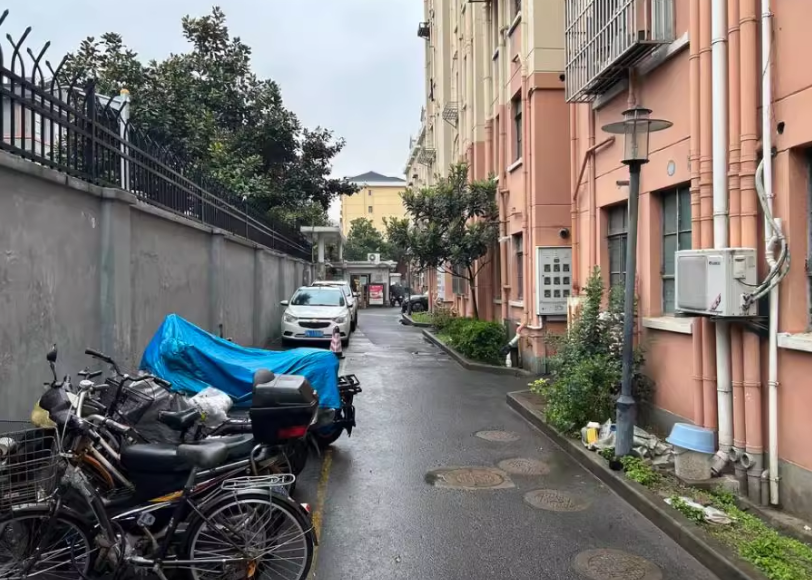 上海市浦东新区由由一村5栋2F 