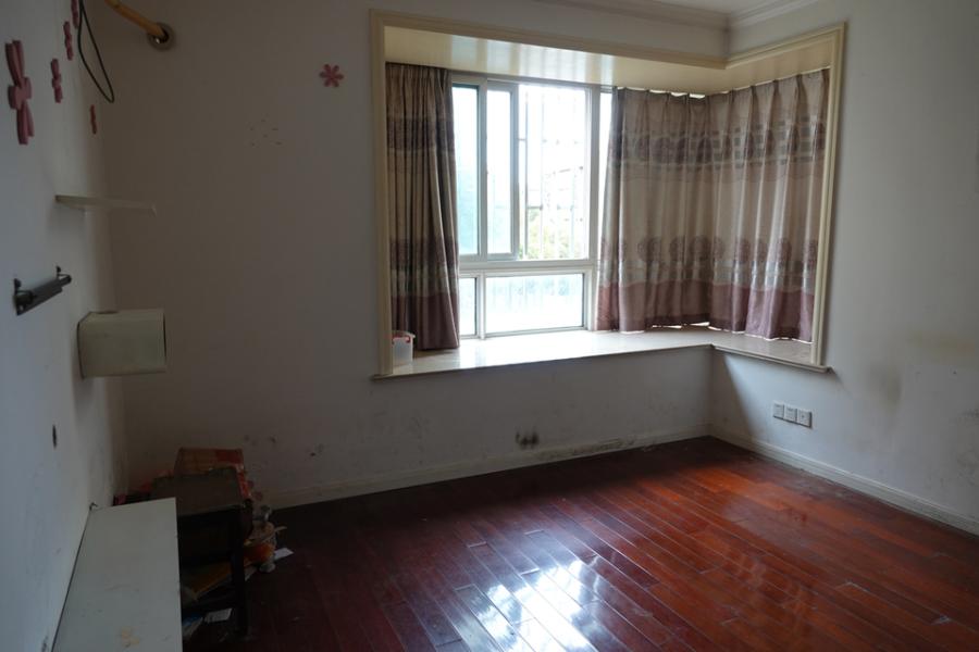 上海市闵行区爱博三村41栋3F 