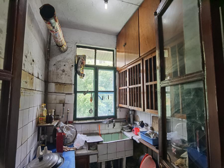 上海市徐汇区长桥四村25栋3F 