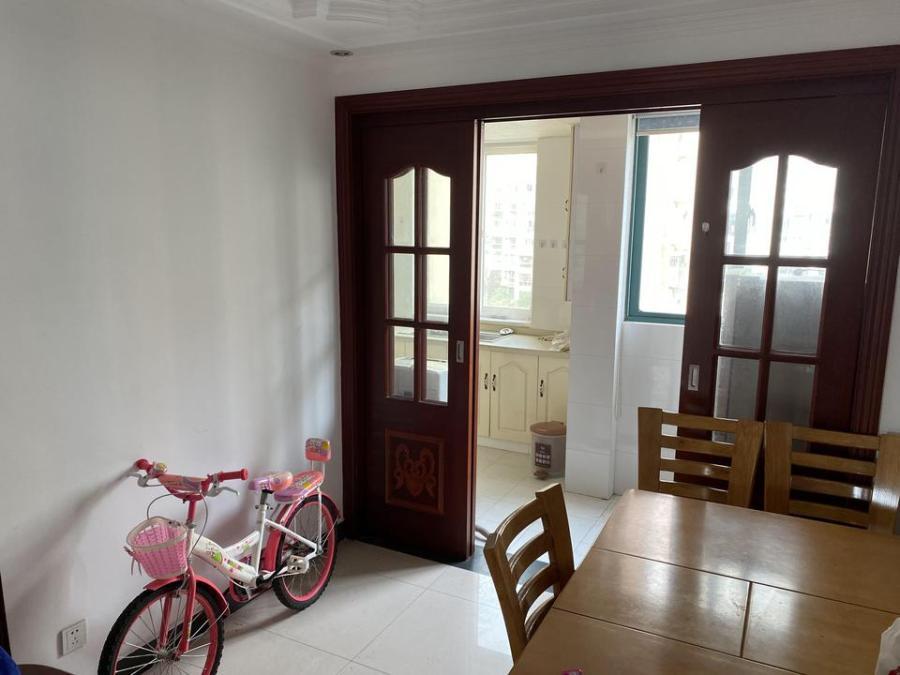 上海市闵行区爱博五村38栋5F 