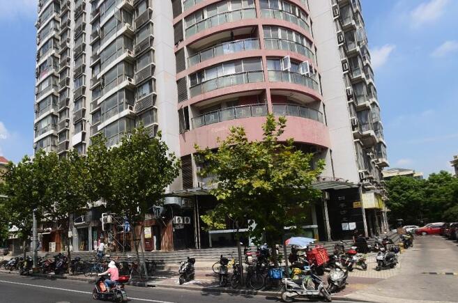 上海市虹口区四季沙龙公寓585栋4F 