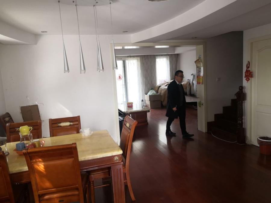 上海市青浦区西郊枫林苑徐泾镇3栋 