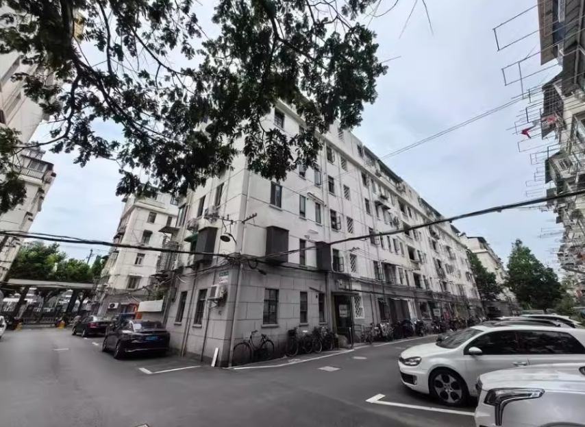 上海市普陀区曹杨三村兰岭园238栋1F 