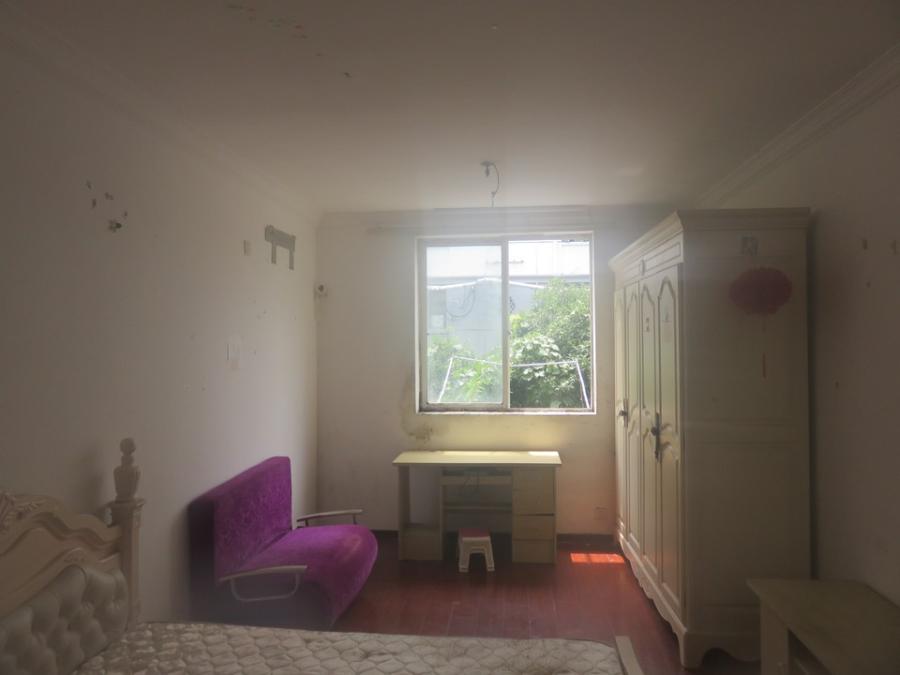 上海市普陀区宜川一村4栋2F 