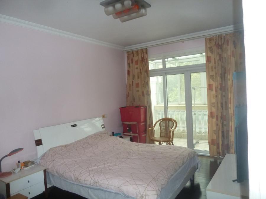 上海市嘉定区爱里舍花园494栋 