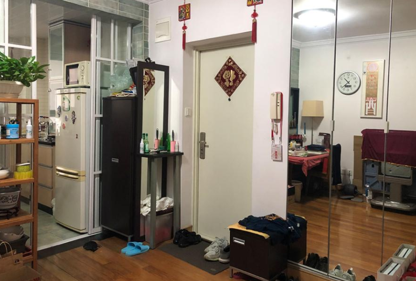 上海市徐汇区323弄小区1栋4F 