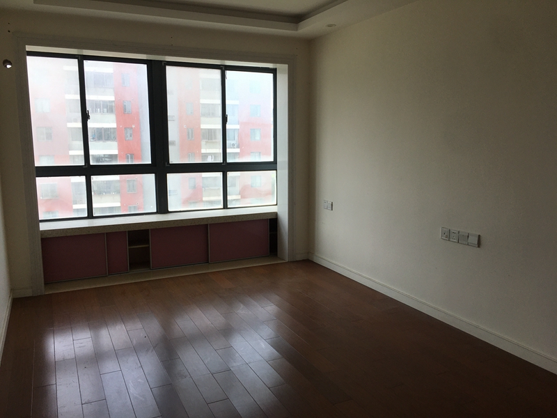 上海市浦东新区荷风景庭1栋6F 