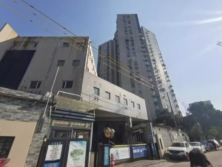 上海市普陀区开开大楼1栋9F 