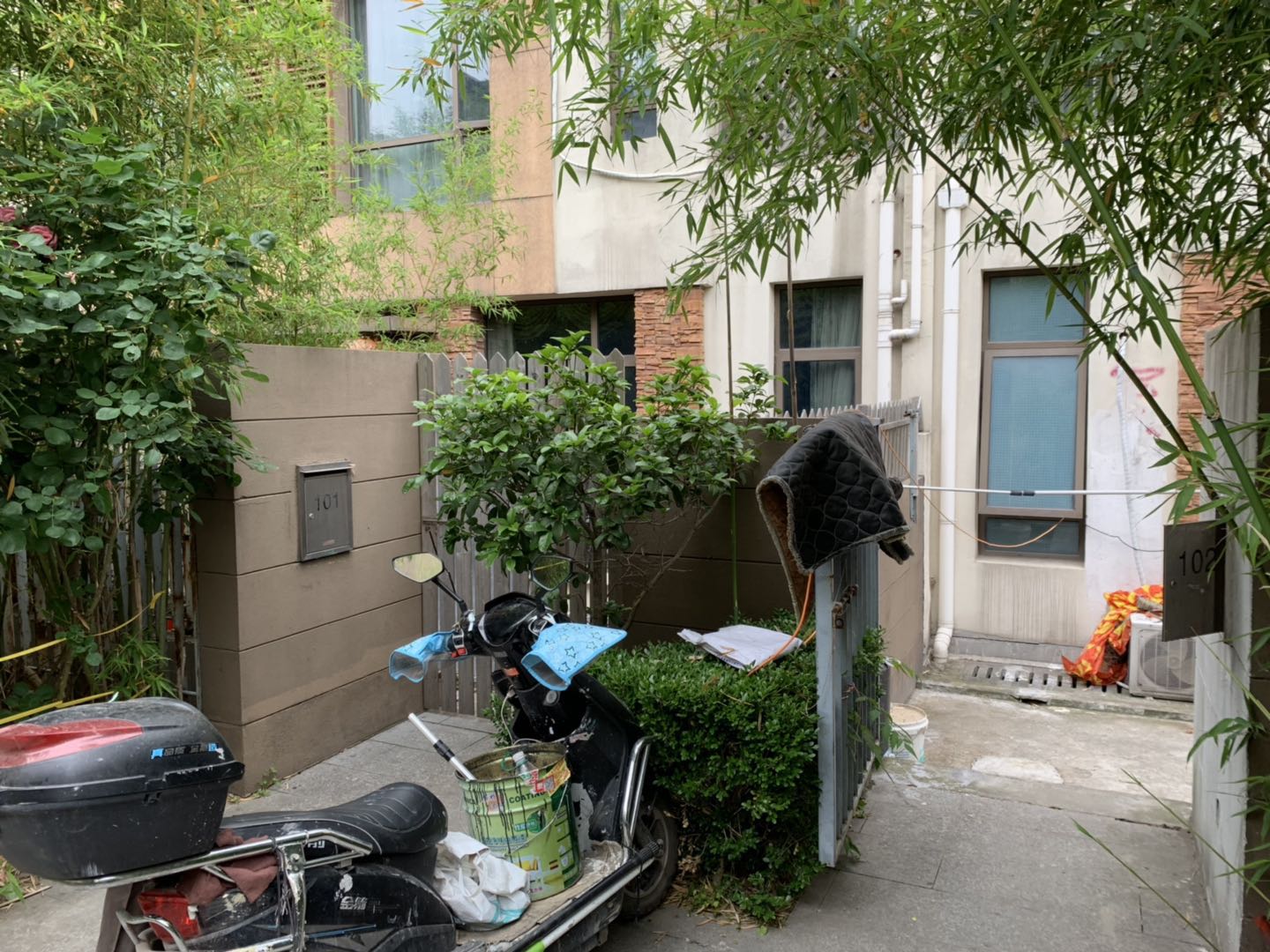 上海市松江区山水四季城泗泾镇102栋1-3F 