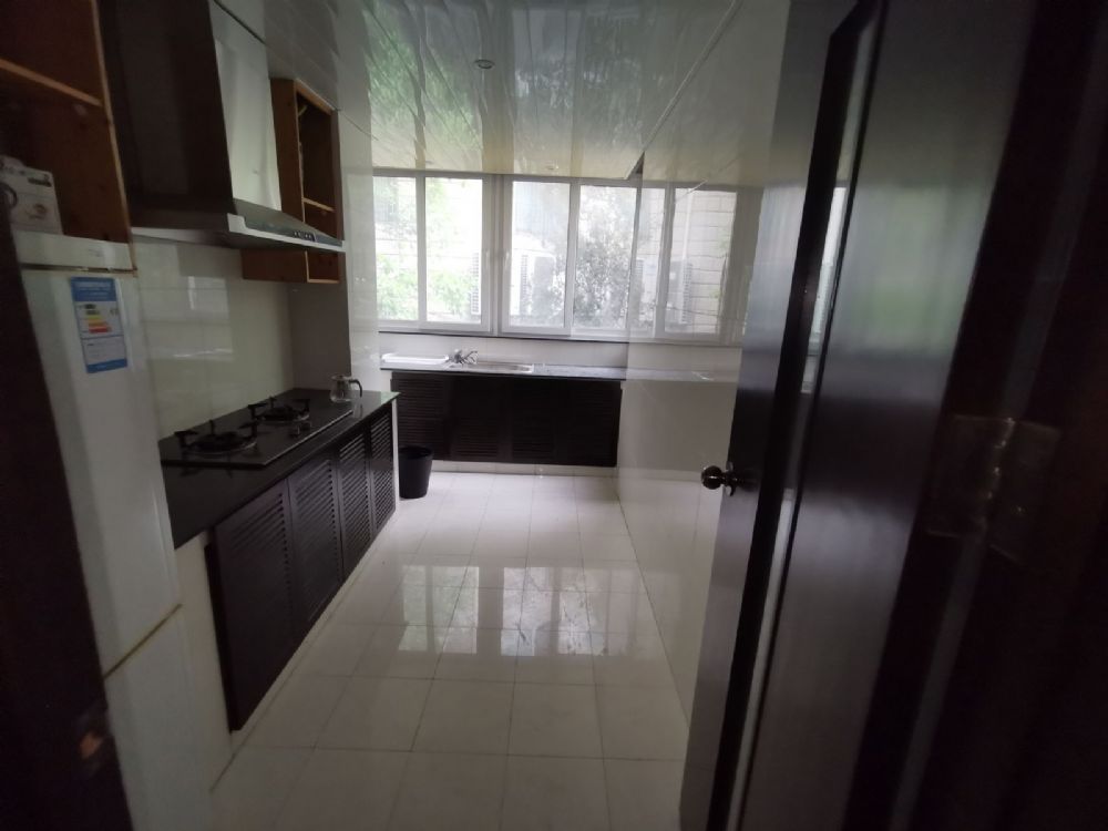 上海市奉贤区浦江花园12栋2F 