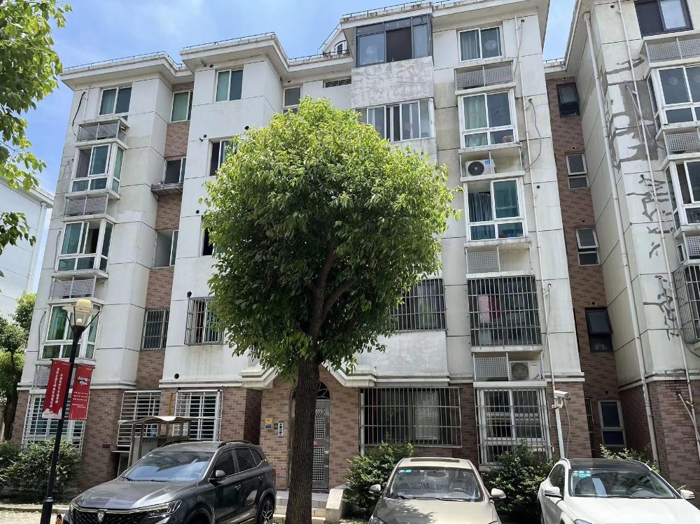 上海市青浦区现代华庭一期31栋1F 