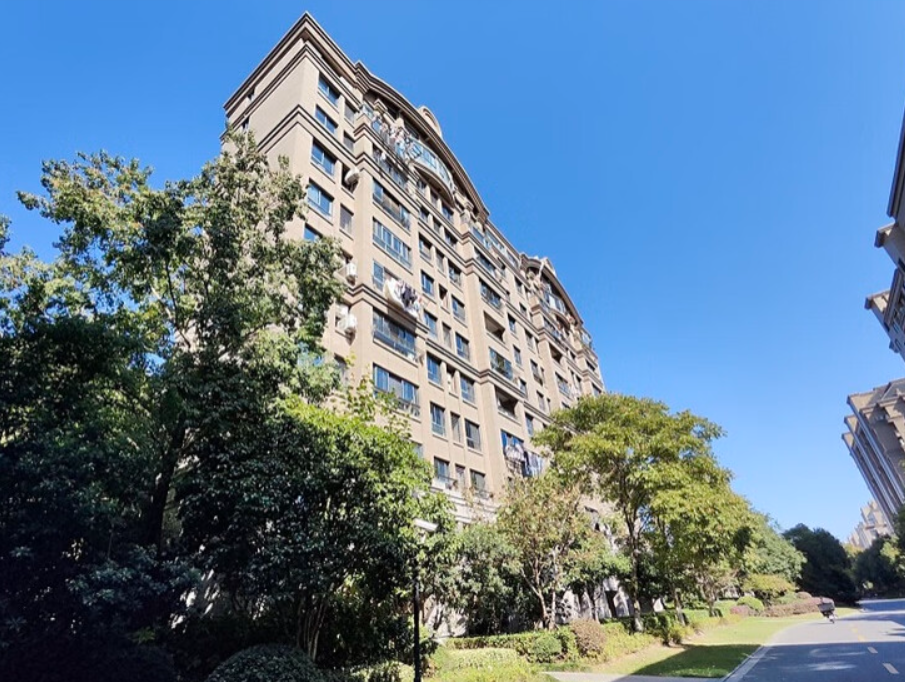 上海市金山区湖山香颂湾16栋2F 