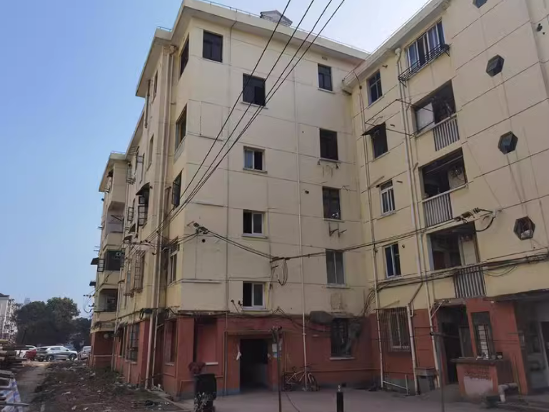 上海市闵行区吴泾小区57栋5F共2套 