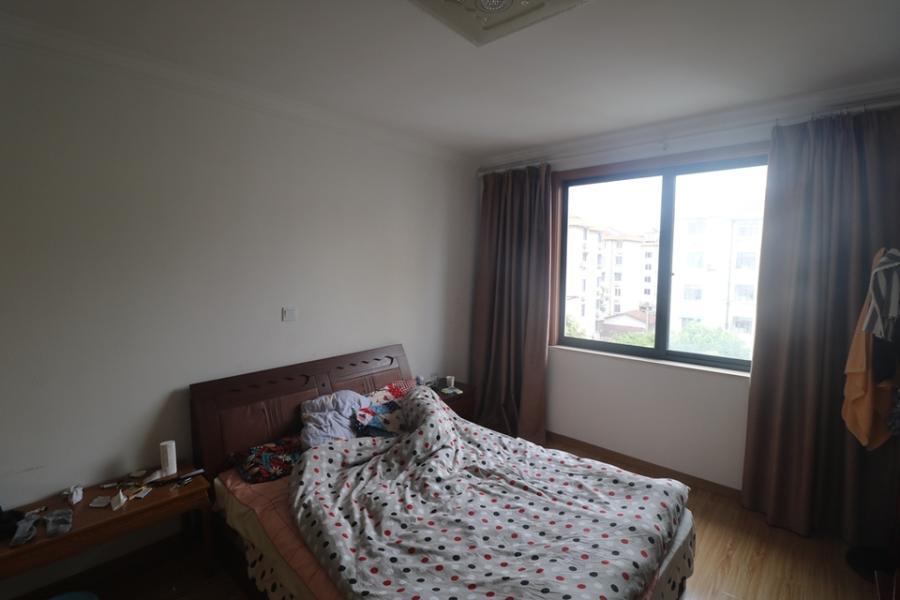 上海市嘉定区城南新村50栋5F 