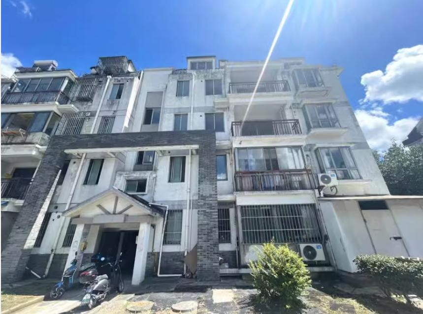 上海市青浦区泰安公寓16栋4F 