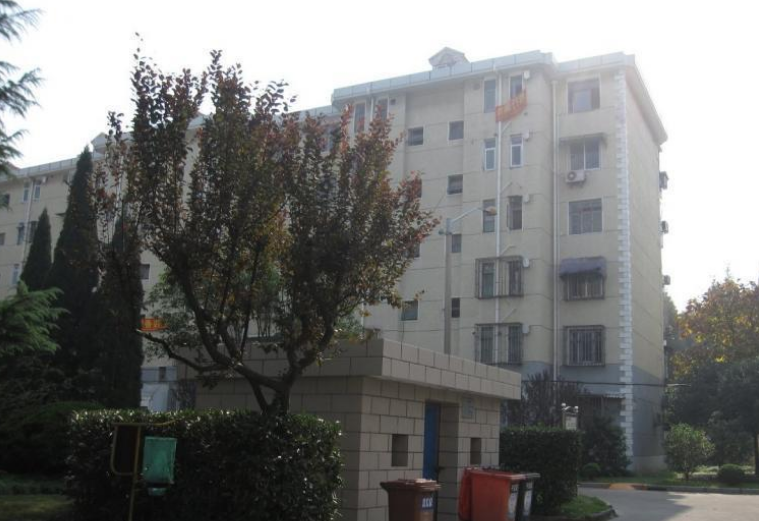 上海市金山区东礁三村94栋2F 