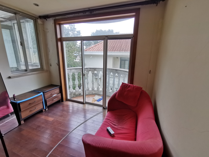 上海市松江区同润别庄新桥镇8栋 