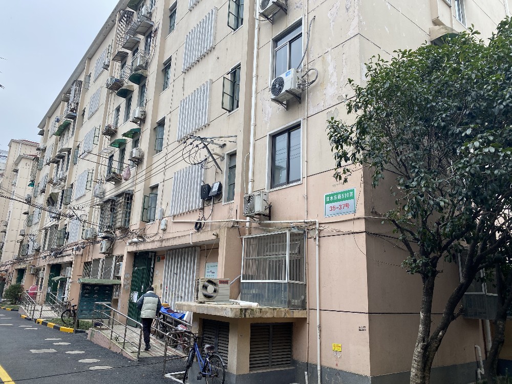 上海市虹口区灵新小区35栋2F 