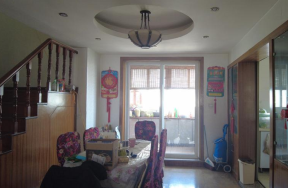 上海市宝山区富弘苑84栋5F 