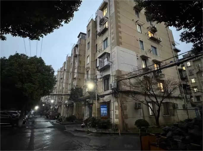 上海市宝山区祁连四村 