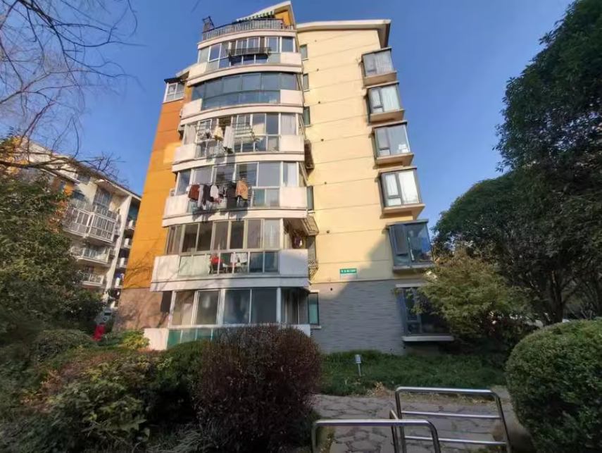 上海市宝山区枫庭丽苑42栋4F及地下1F车位 