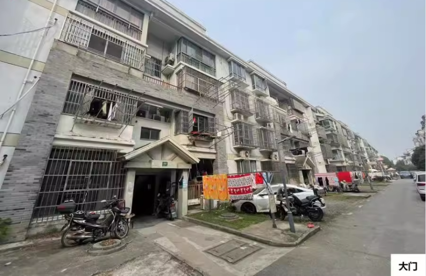 上海市青浦区泰安公寓44栋4F 