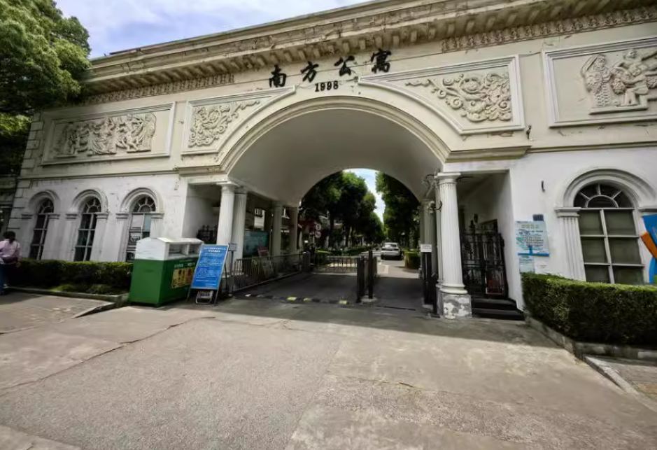 上海市闵行区南方公寓17栋3F 