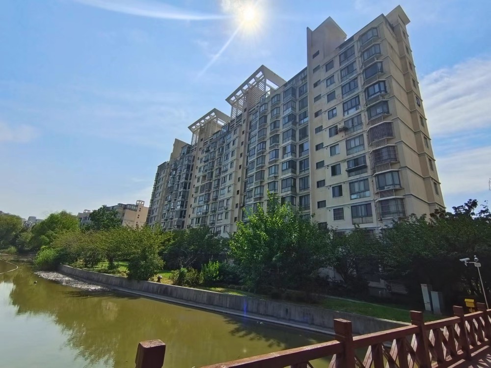 上海市宝山区乾皓苑21栋10F 